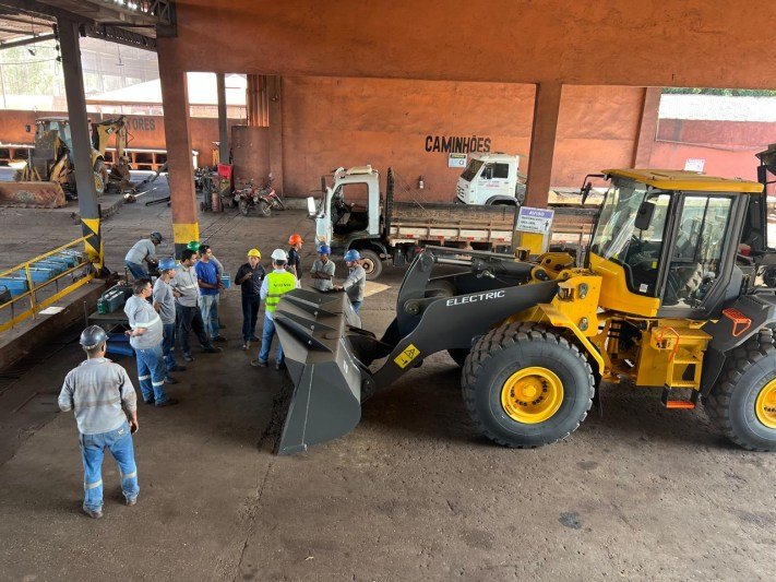 Treinamento operacional dos operadores Viena pela equipe Tracbel.